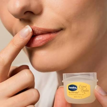 Vaseline Lip Balm Creme Brulee for Dry Cracked Lips - 7g
